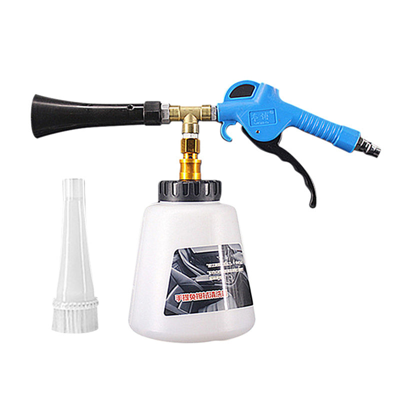 Cleaning gun with nozzle